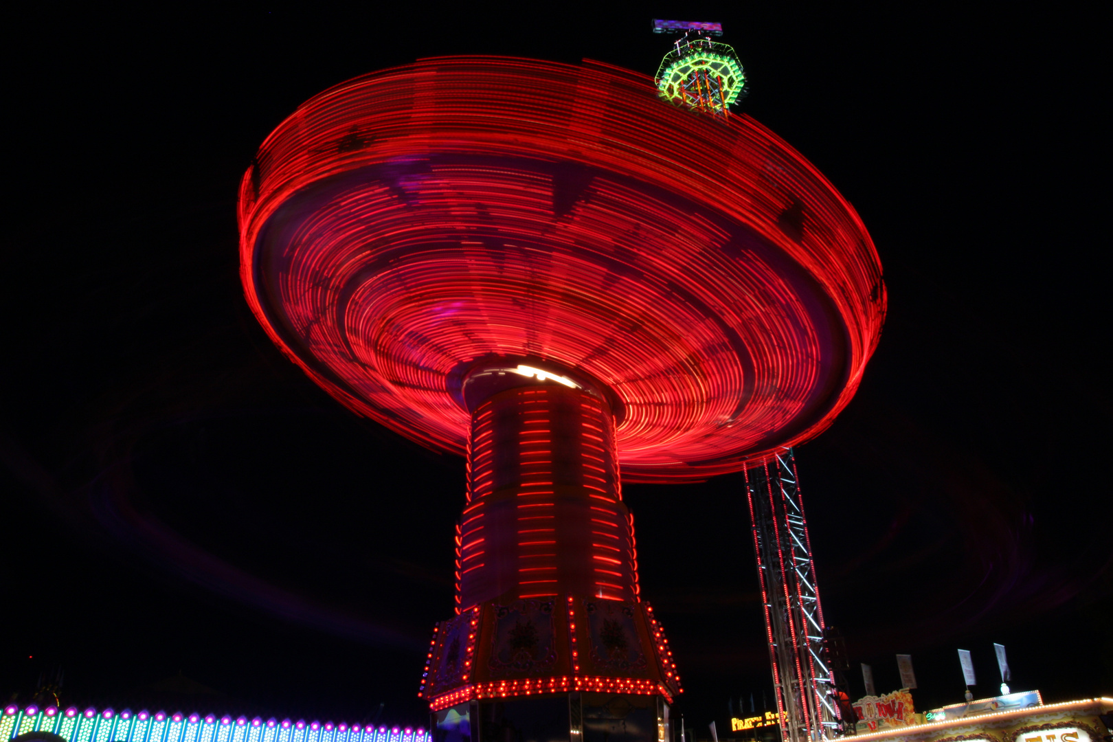 Kettenkarusell bei Nacht am Rosenheimer Herbstfest