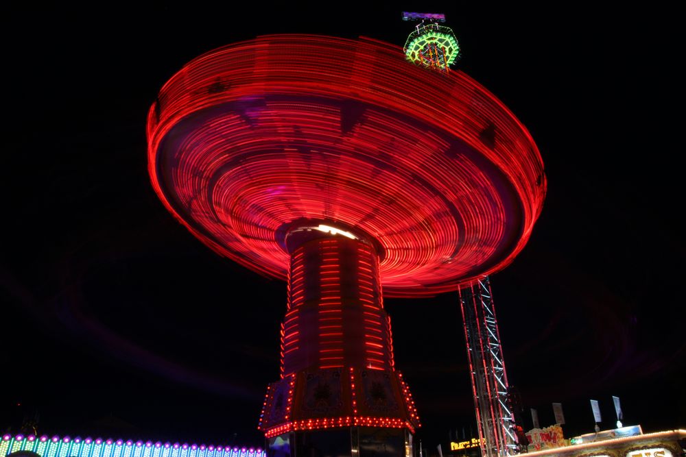 Kettenkarusell bei Nacht am Rosenheimer Herbstfest by muranofisch 