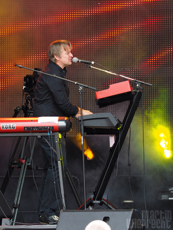 Keyboards & Gesang: Volker