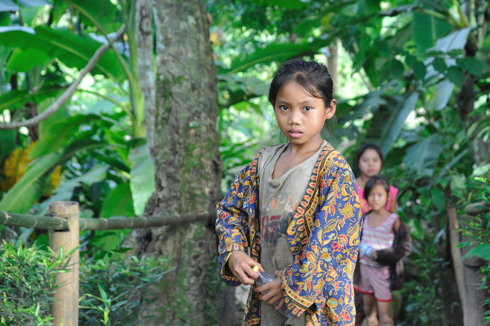 Khamu girls in the jungle