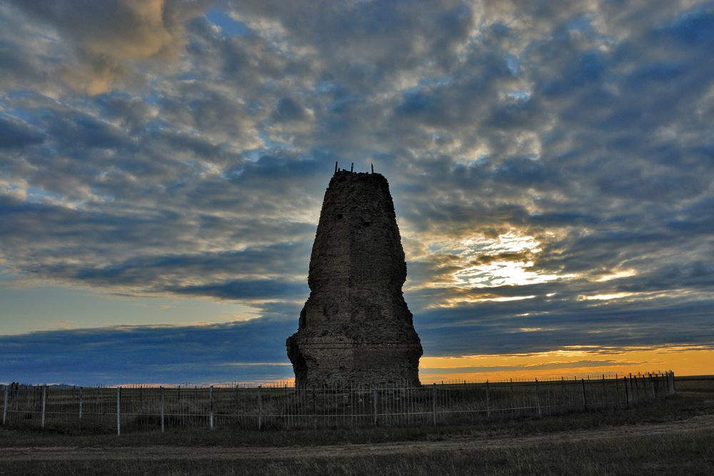 Kherlen Bar Khot in sunset light