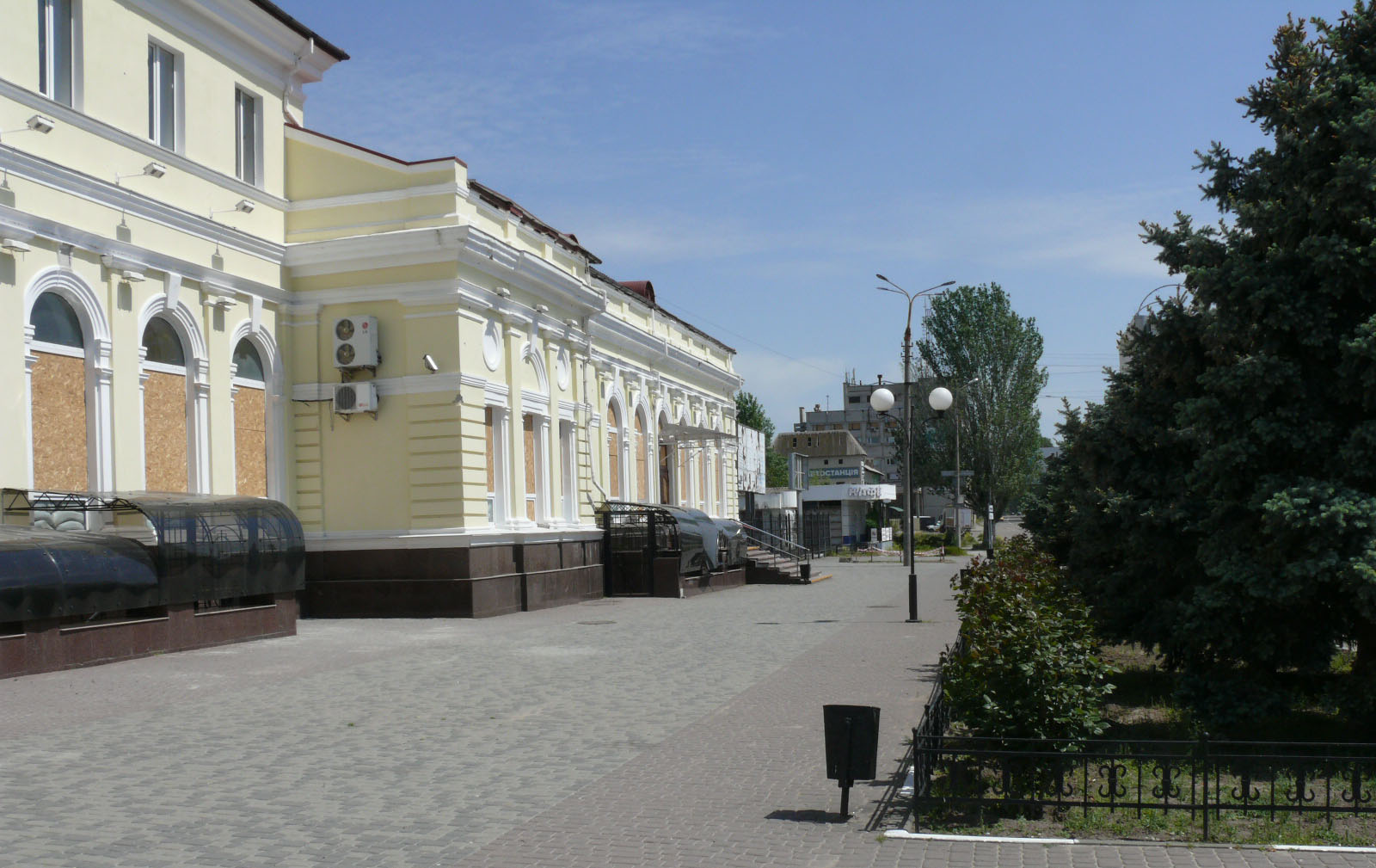 Kherson 05.2023, der bislang nicht zerstörte Bahnhof - wie ein Wunder