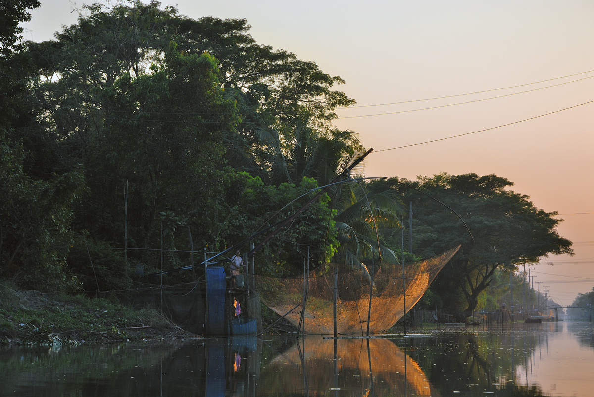 Khlong Saen Saep in evening light