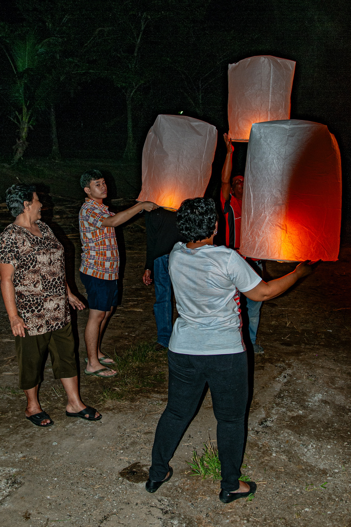 Khom Loy and Khom Fai Sky Lanterns