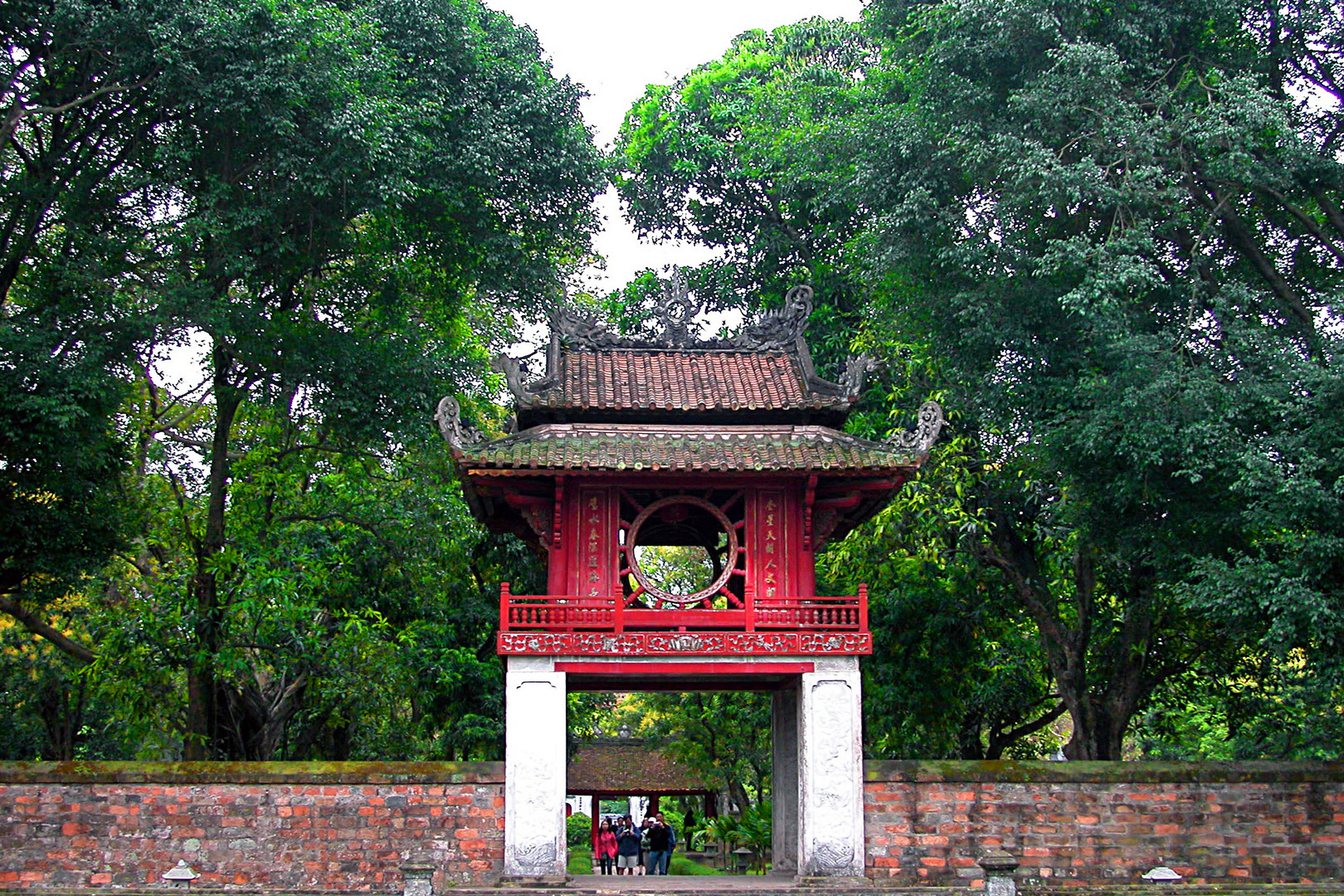 Khue Van pavilion to second courtyard