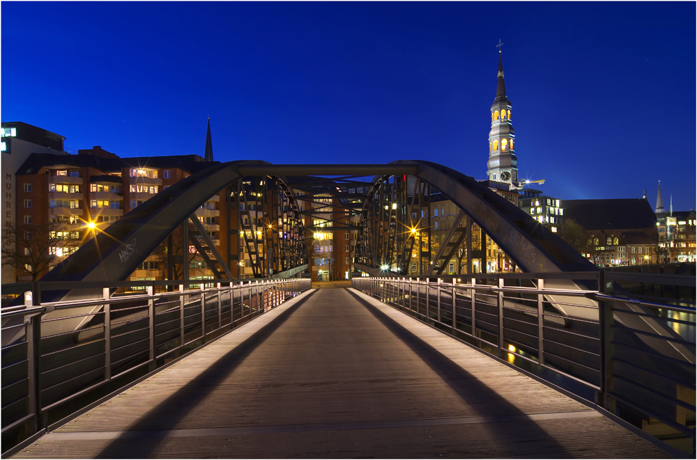 Kibbelstegbrücke und St. Katharinen Kirche