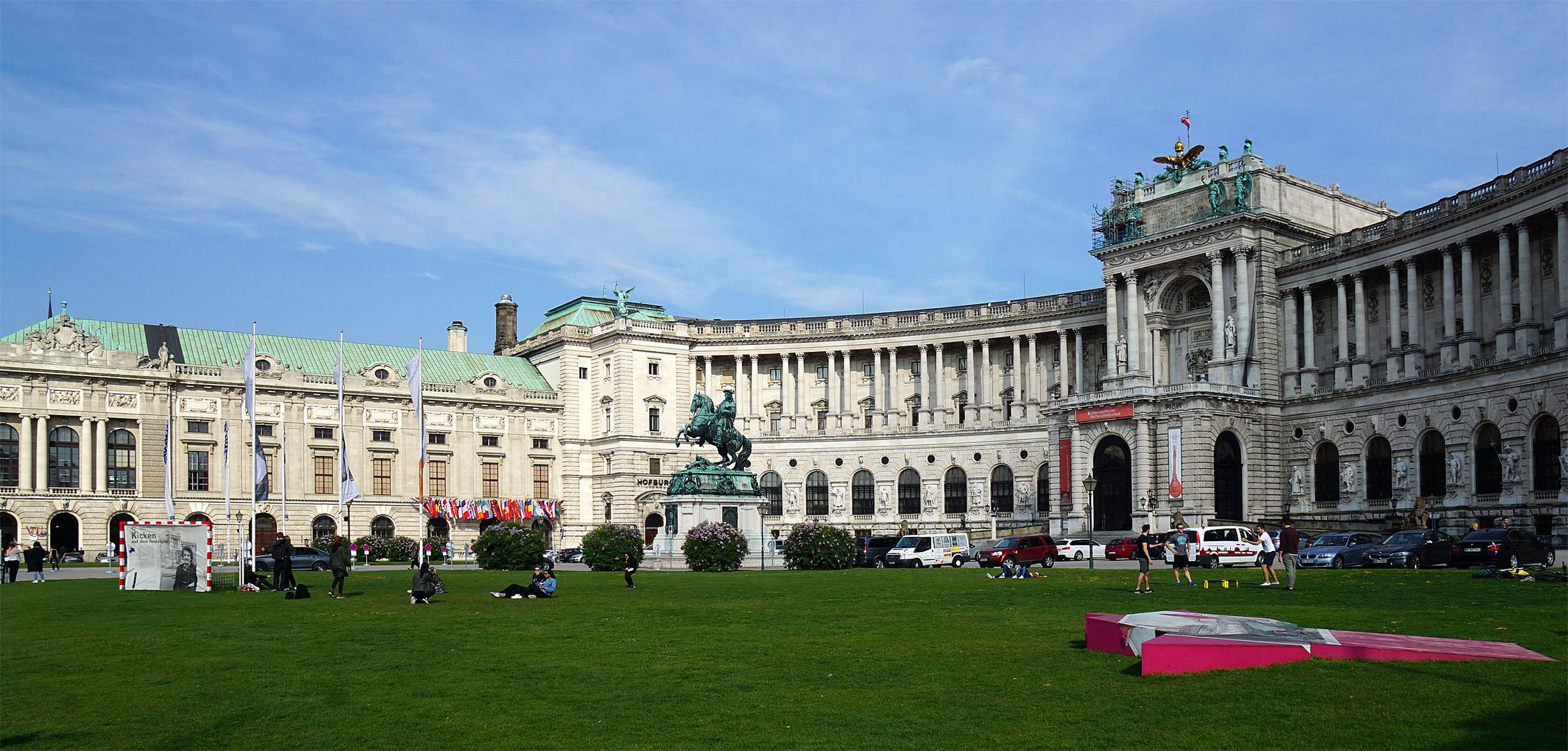 Kicken auf dem Heldenplatz