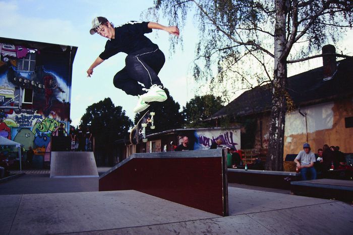 Kickflip BS Lipslide