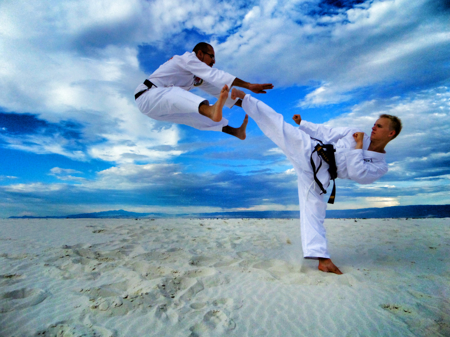 Kicks in White Sands (New Mexico )