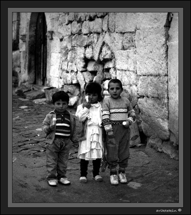 KIDS AND ICE CREAM