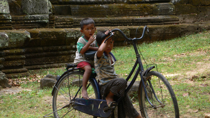 Kids around Siem Reap