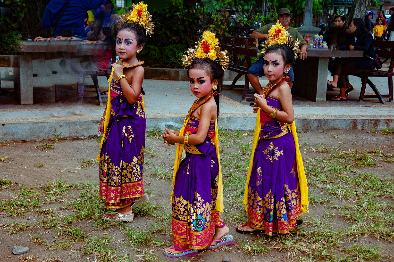 Kids dancing for the Puputan ceremony