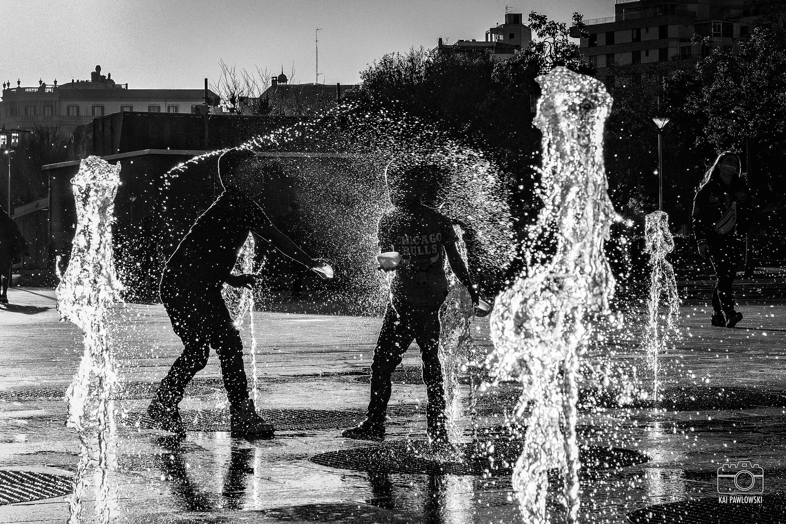 Kids-in-Palma-playing-with-water-fountains