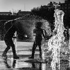 Kids-in-Palma-playing-with-water-fountains