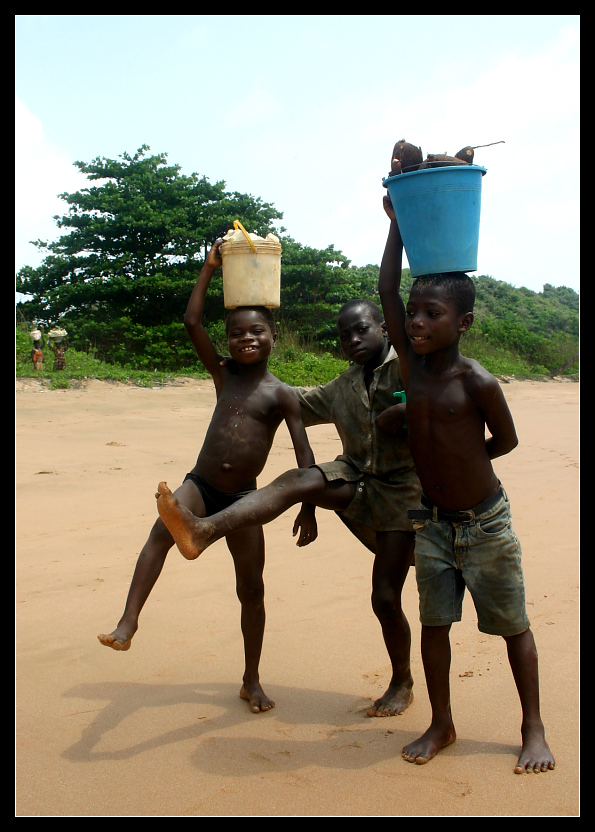 ... Kids near Princess Town, Ghana ...