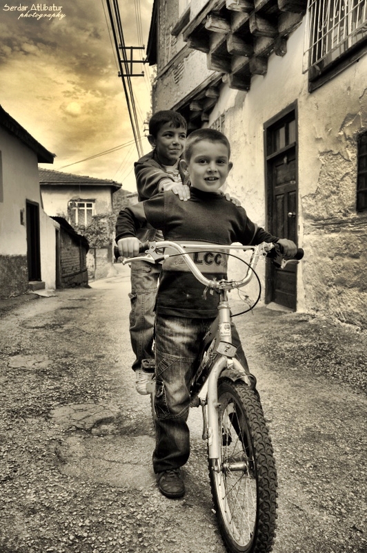 Kids Of Ankara Castle - Ankara Kalesi Cocuklari