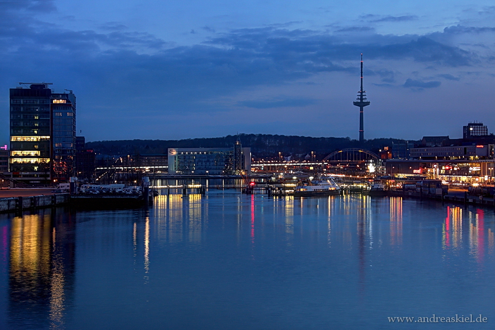 ... Kiel am Abend ...