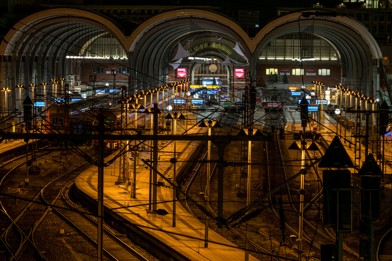 Kiel Bahnhof bei Nacht