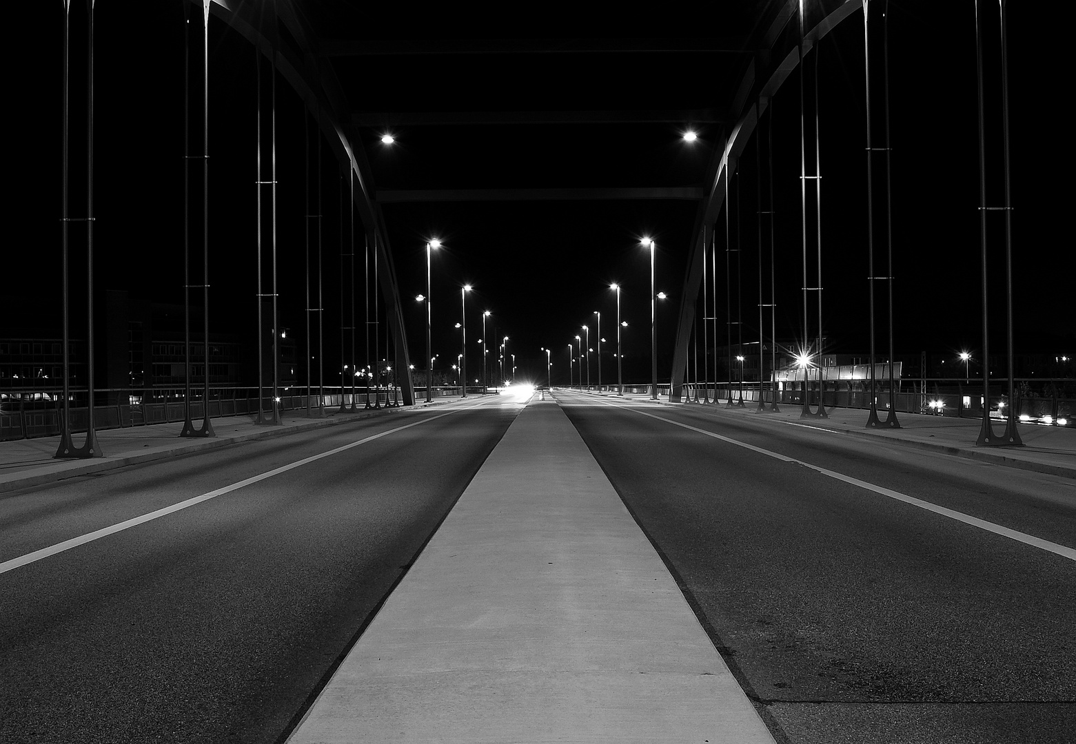 Kiel Gablenzbrücke bei Nacht