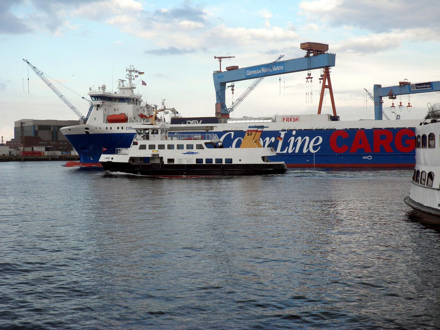 Kiel Hafenstimmung mit Fähren