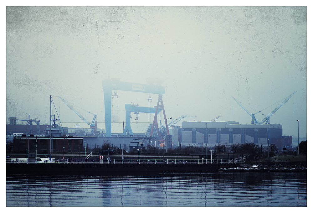 Kiel HDW bei Nebel