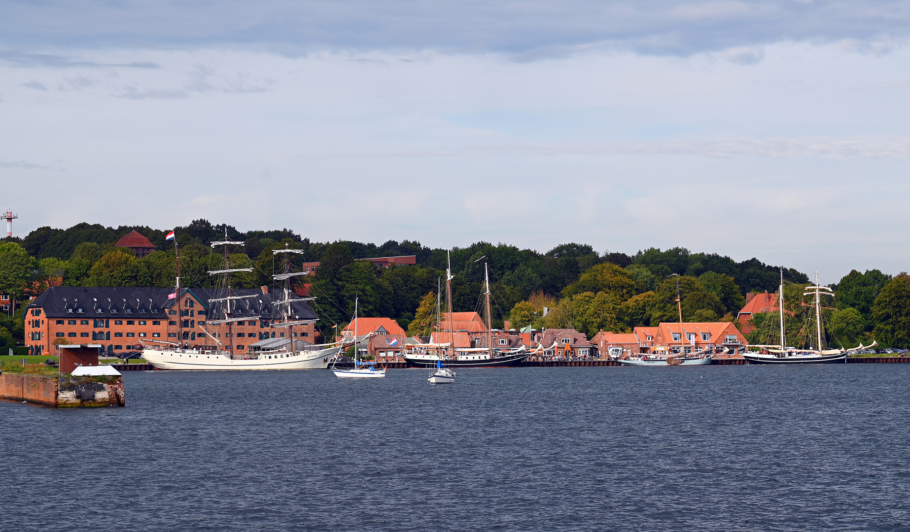 Kiel Holtenau -  Leuchtturm und Tiessenkai am 17.09.23