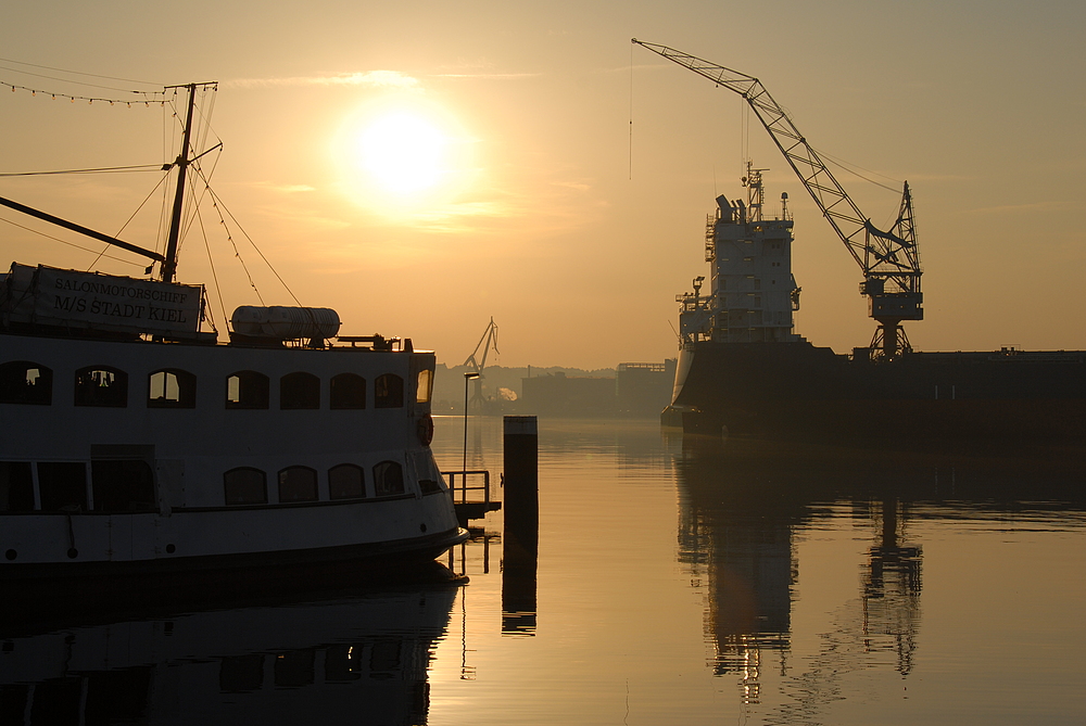 Kieler Förde sechs Uhr morgens