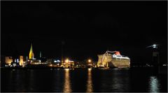 Kieler Hafen bei Nacht