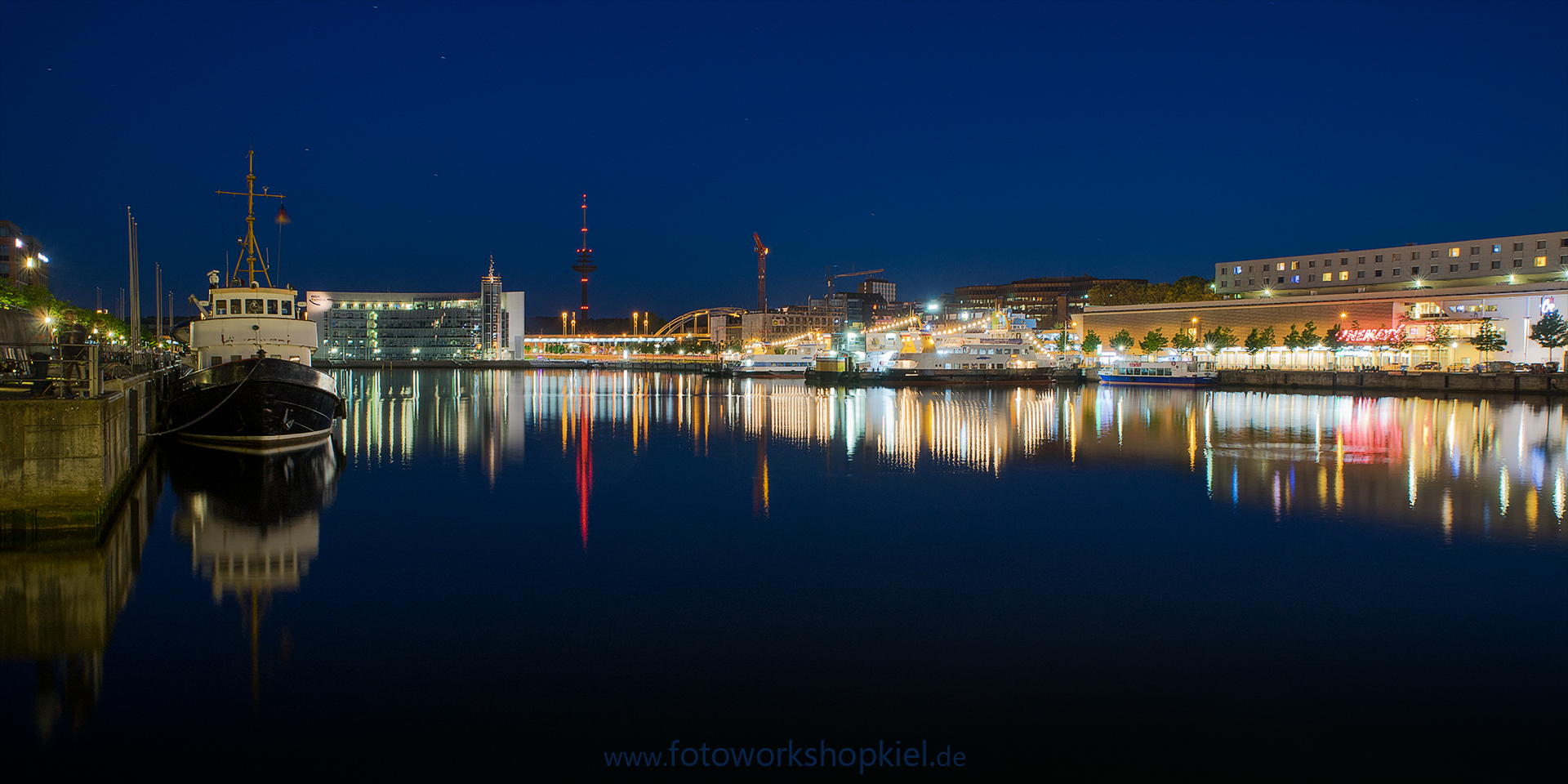 Kieler Hafen bei Nacht