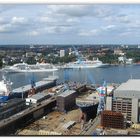 Kieler Hafen mit Ostseekai (Kreuzfahrerterminal) und HDW