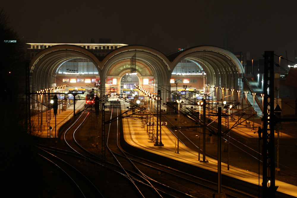 Kieler HBF bei Nacht