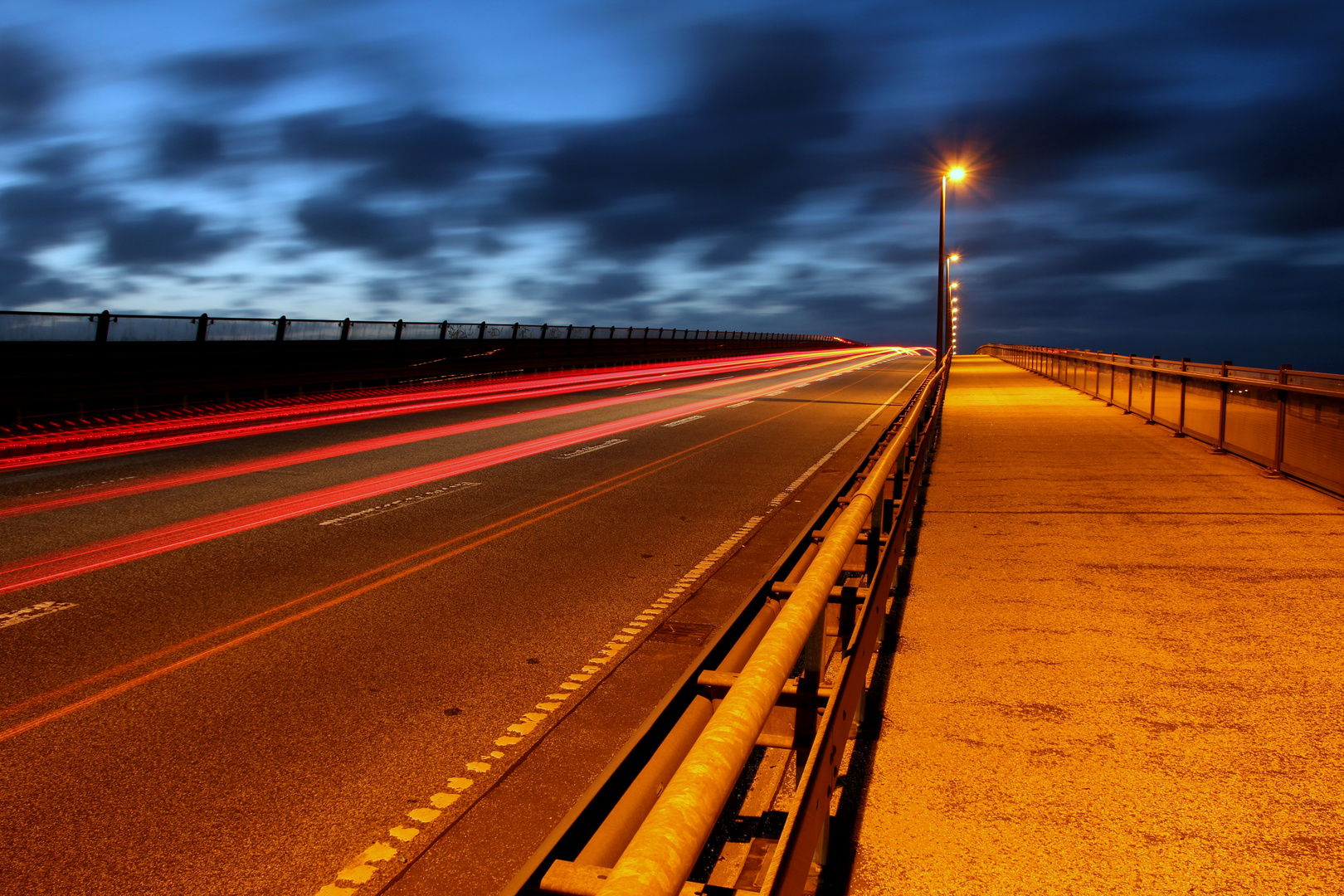 Kieler Hochbrücke by night