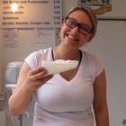 Kieler Woche Girl 'mit Butter und Puderzucker'