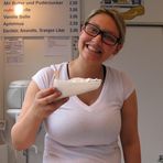 Kieler Woche Girl 'mit Butter und Puderzucker'