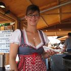 Kieler Woche Lady im sexy Dirndl