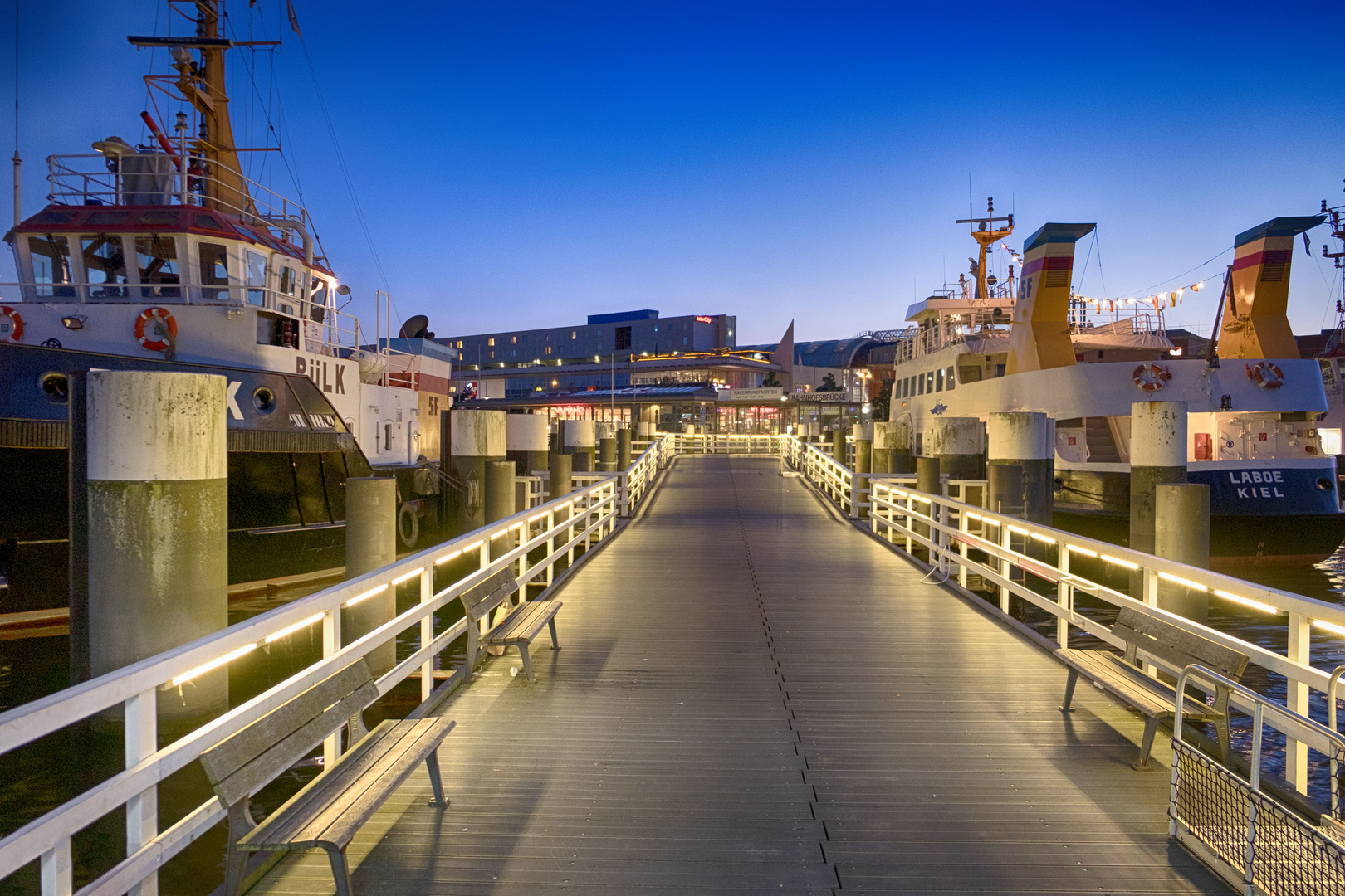 Kiel_Hafen_bei_Nacht