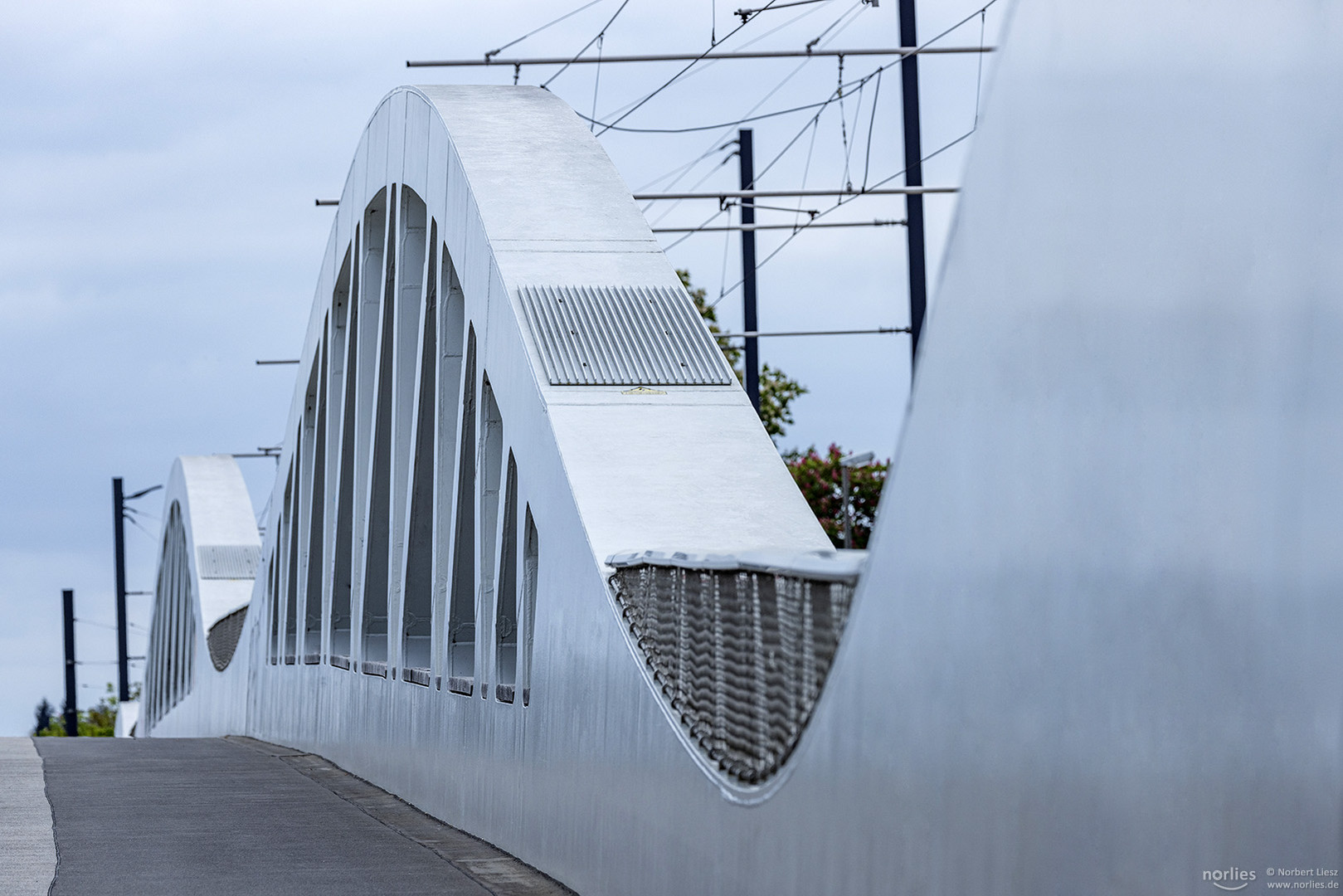 Kienlesbergbrücke Ulm am Tag