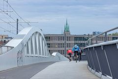 Kienlesbergbrücke Ulm mit Radfahrer