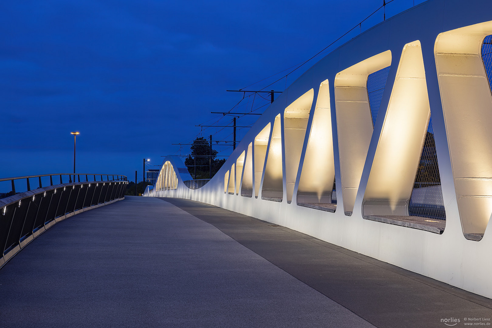 Kienlesbergbrücke zur Blauen Stunde