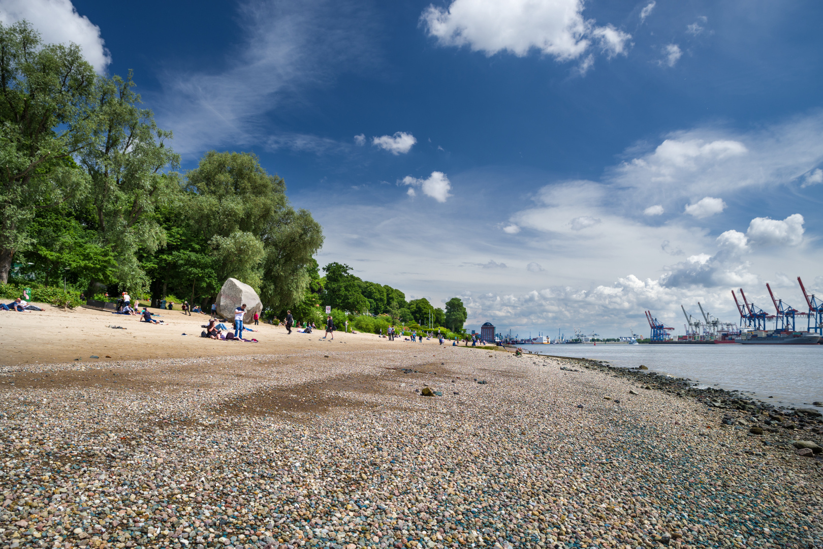 Kies Strand am Elbufer