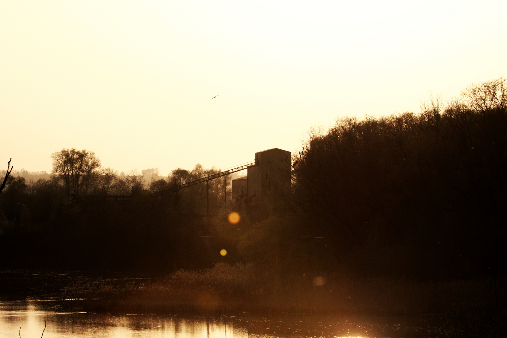 Kieselsteinwerk im Abendrot