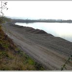 Kiesgewinnung I  ; Northeimer Kiessee im Nebel.