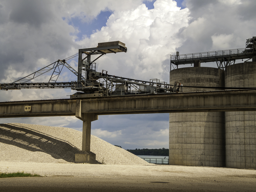 Kieswerk am Rhein