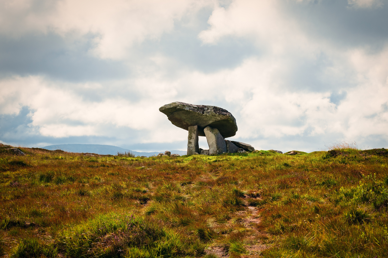 ... kilclooney dolmen II ...