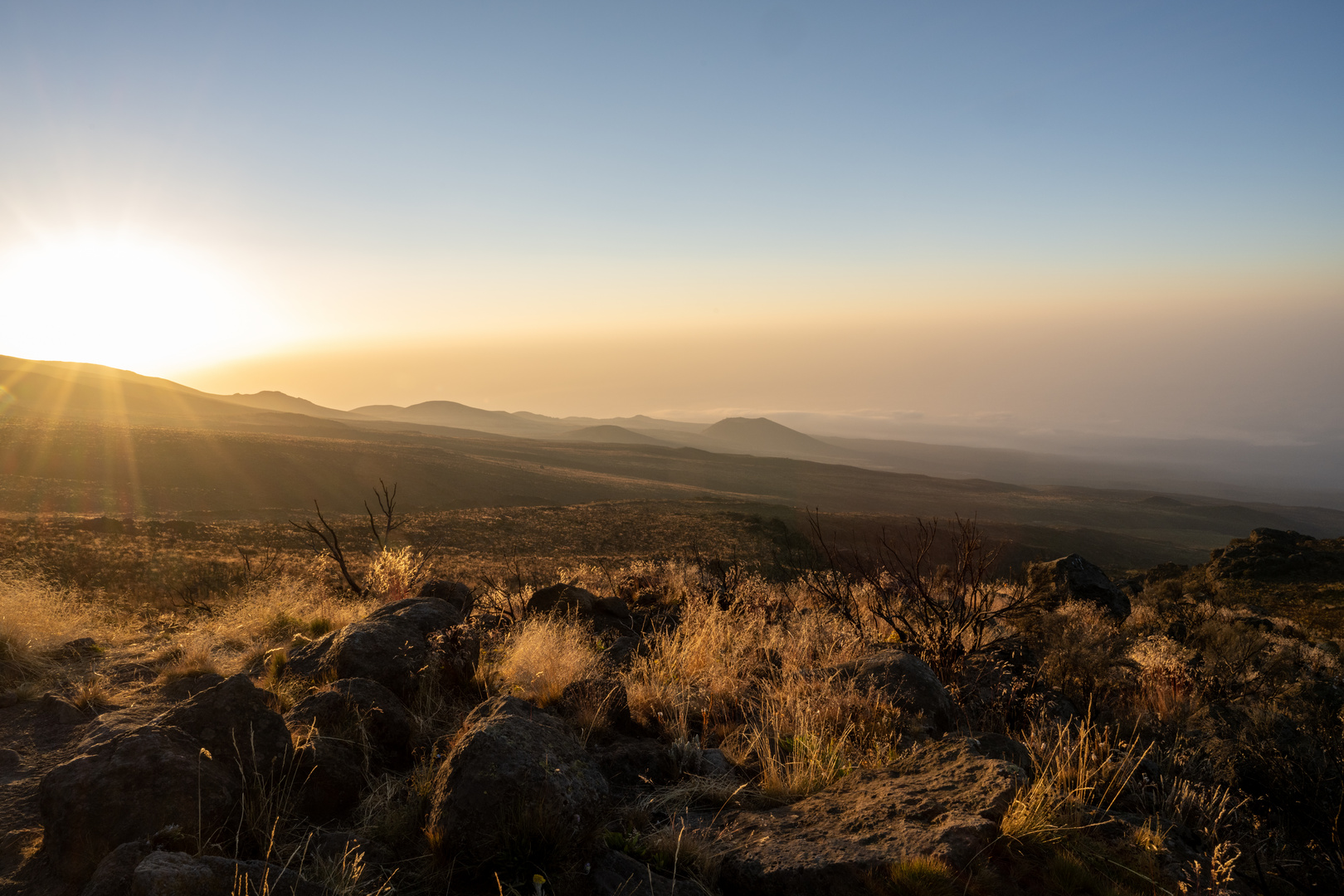 Kili Abstieg bei Sonnenaufgang