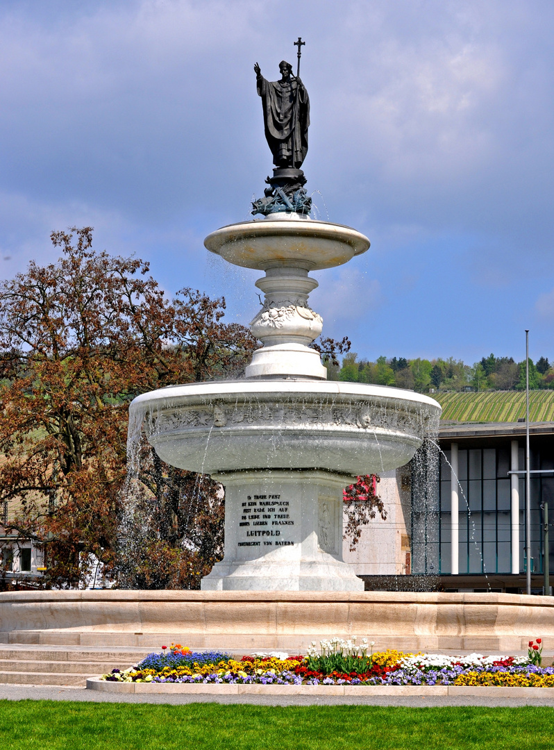 Kiliansbrunnen Würzburg Foto & Bild | architektur, stadtlandschaft ...