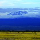 Kilimandscharo mit Wolken behangen