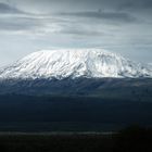 Kilimanjaro am Morgen vertreibt Wolken und Sorgen