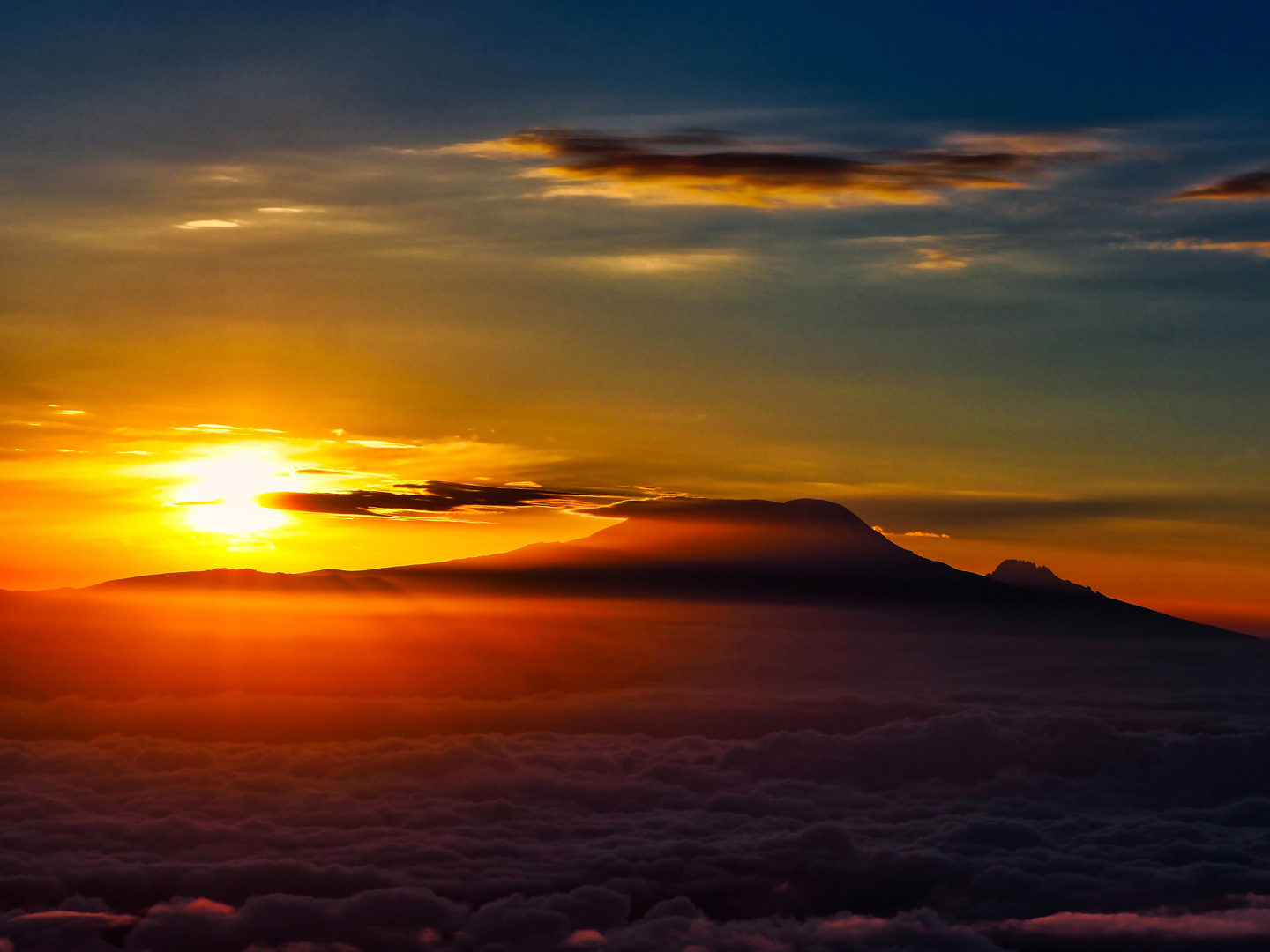 Kilimanjaro bei Sonnenaufgang