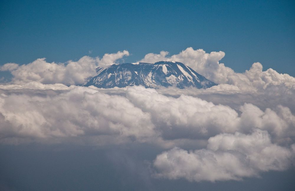 Kilimanjaro in den Wolken